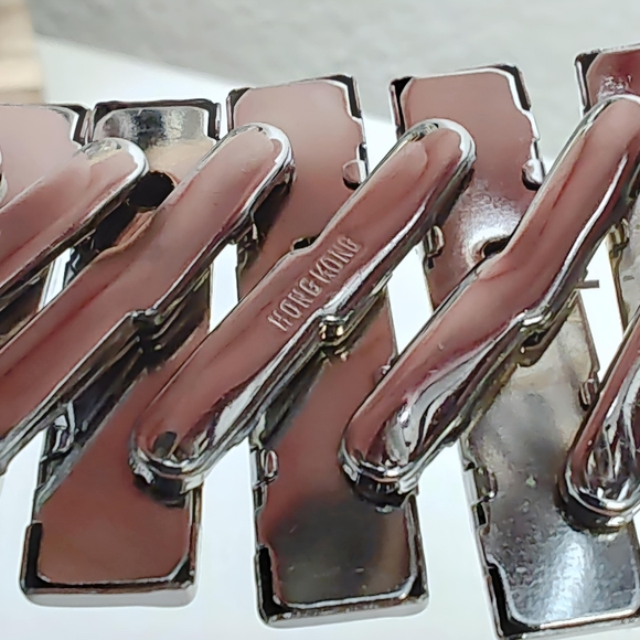 Vintage Hong Kong Textured Silver tone Accordion Stretch Bracelet - Picture 7 of 8